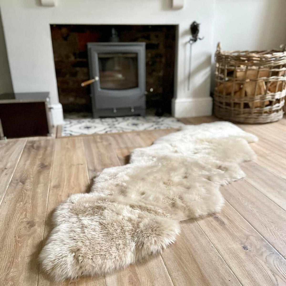 Double Oyster Sheepskin — texture detail
